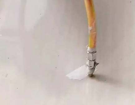 澜沧瓷砖空鼓维修公司专业解答在瓷砖铺贴过程中，如果使用的砂料过粗（如全部使用了粗砂），可能会导致以下问题
